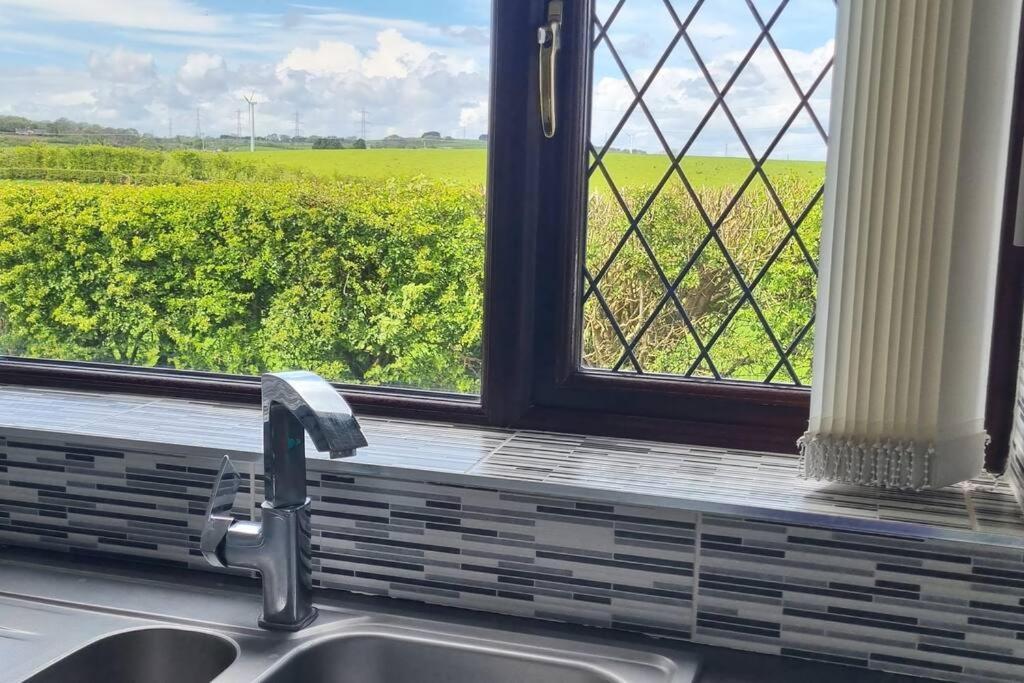 Grace's Place With Hot Tub & Games Holiday home