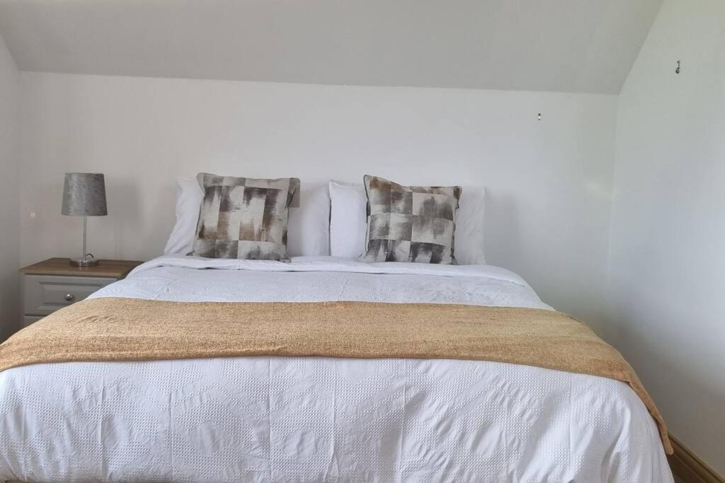 Grace's Place With Hot Tub & Games Holiday home Carrickfergus