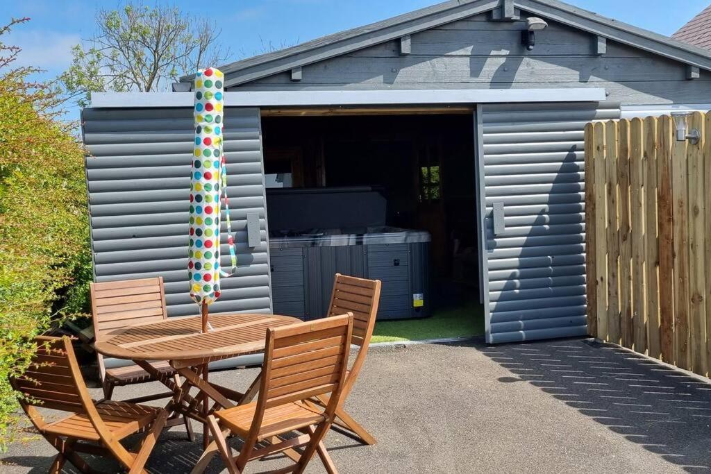 Grace's Place With Hot Tub & Games Holiday home *