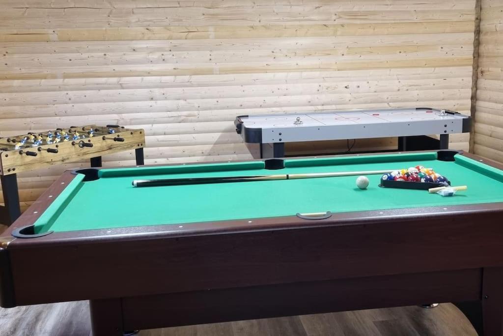 Grace's Place With Hot Tub & Games Holiday home