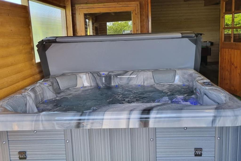 Holiday home Grace's Place With Hot Tub & Games Carrickfergus