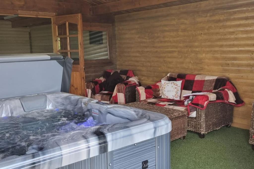 Grace's Place With Hot Tub & Games * Carrickfergus
